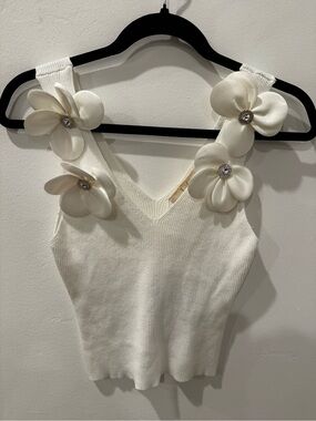 Ivory Ribbed V-Neck Tank with Floral Appliqués